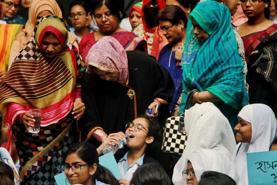 Viqarunnisa students hold three-hour hunger strike