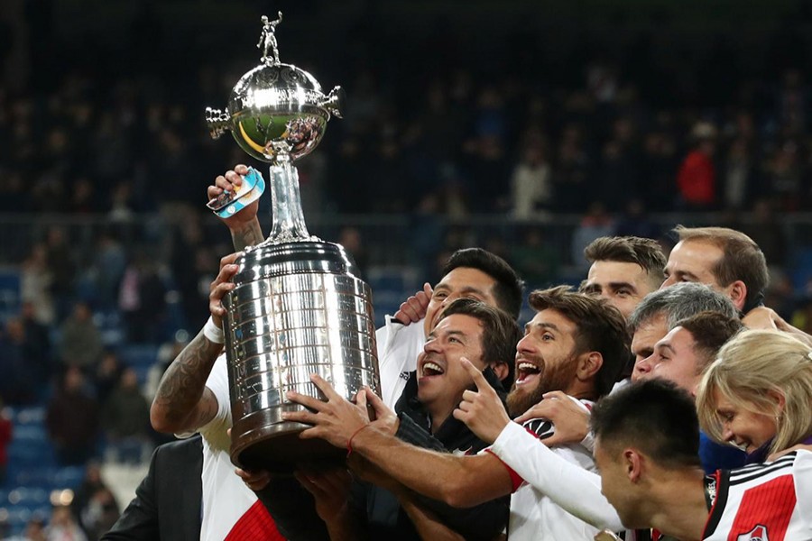 River Plate coach Marcelo Gallardo lifts the trophy with the players and team-officials after winning the Copa Libertadores final — Reuters photo