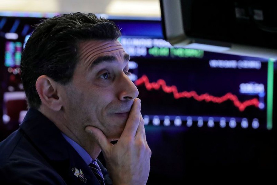 Traders work on the floor of the New York Stock Exchange (NYSE) in New York, US, December 18, 2018. Reuters/File Photo