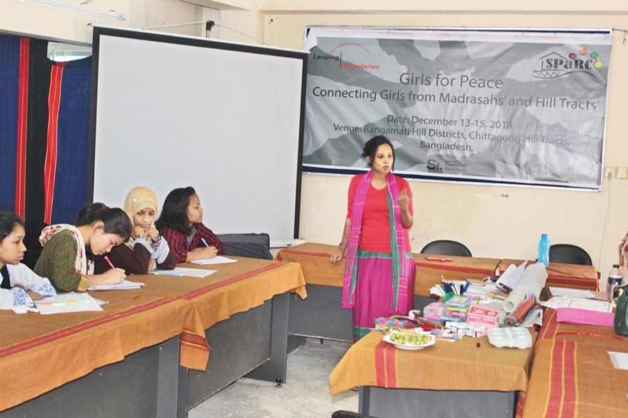 Leaping Boundaries and Supporting People and Rebuilding Communities (SPaRC) arranged a 'Girls for Peace' event to cultivate friendship between girls from madrasahs and indigenous background