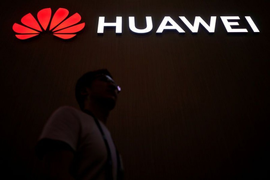White House mulls order to bar Huawei, ZTE purchases