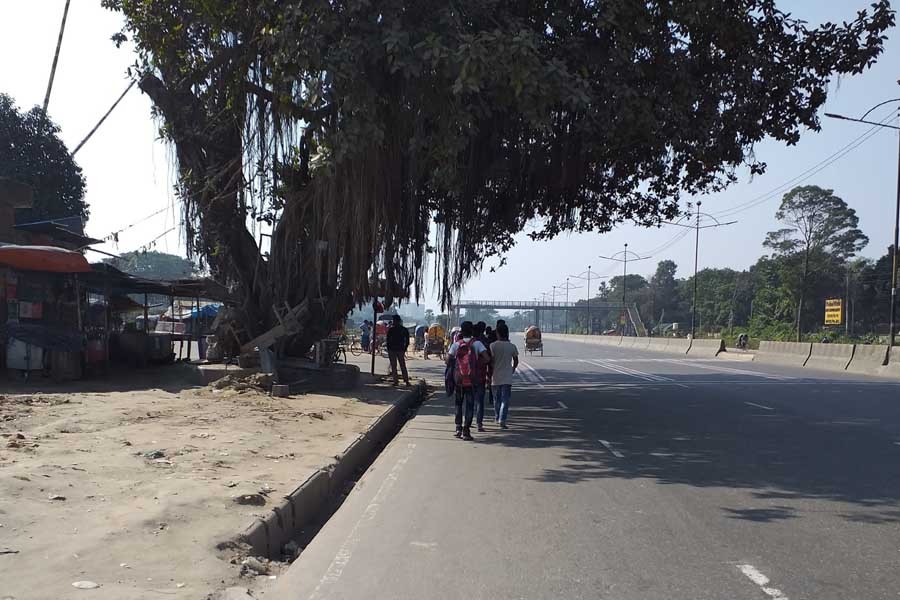 Election turns Dhaka empty   