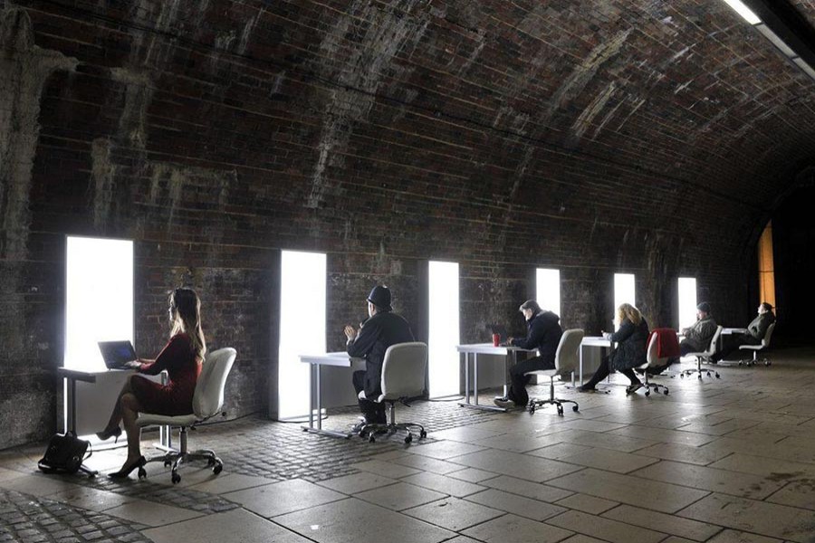 How does lighting affect mental health in the workplace