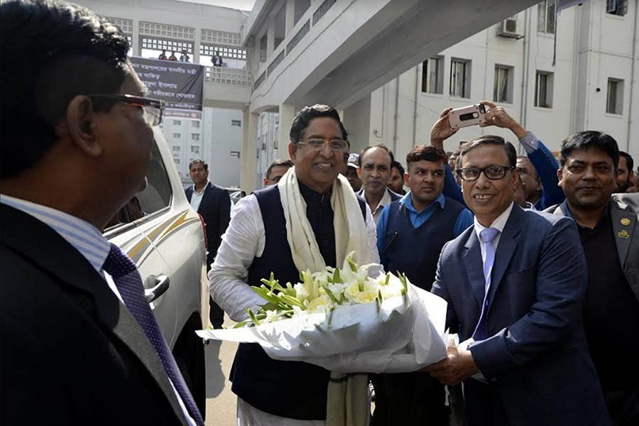 New cabinet members take office amid warm welcome