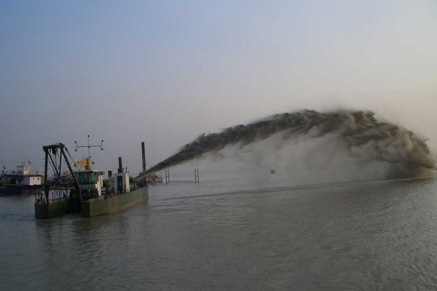 Web-based real-time monitoring of dredging