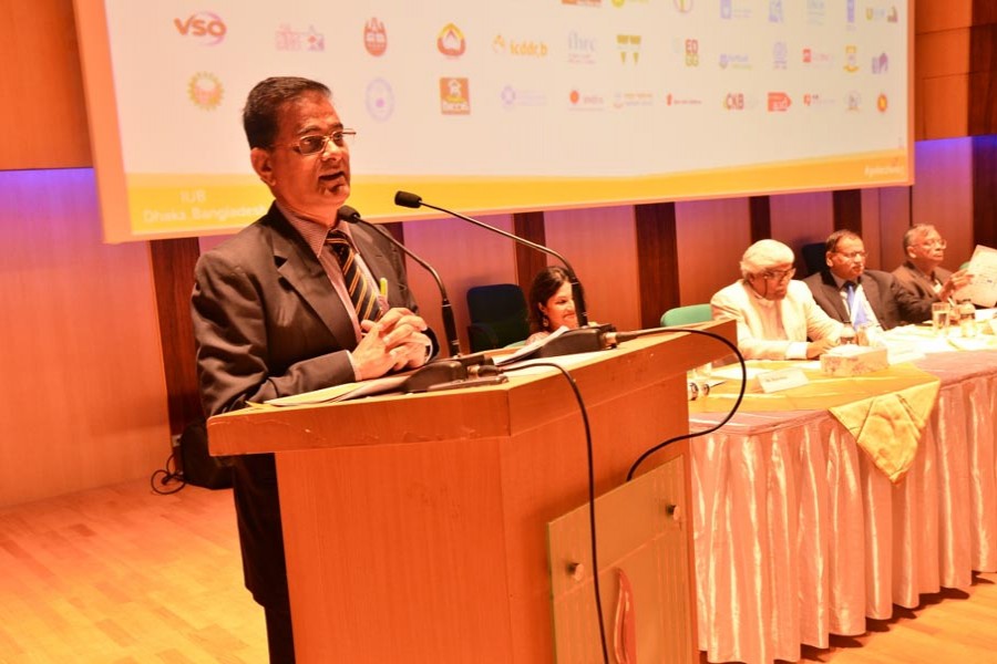 Dr. Shamsul Alam, Senior Secretary and Member, General Economics Division, Ministry of Planning, addressing the fifth annual ‘GOBESHONA’ conference of IUB as the Chief Guest.