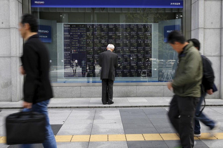 Investors look at an electronic board showing stock information at a brokerage house in Shanghai, China, June 20, 2018. Reuters/Files