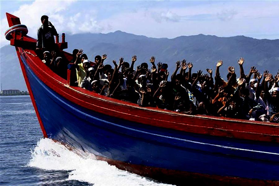 Rohingya crisis: Foreign minister sees no 'easy solution'