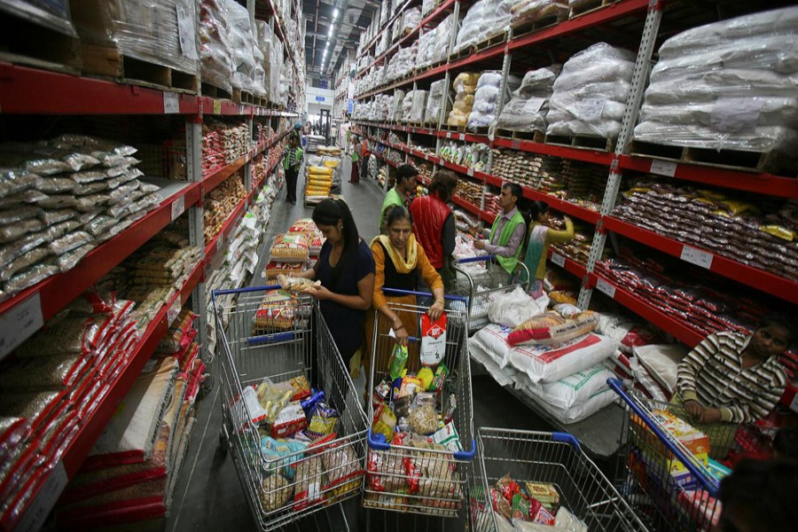 Customers shop inside a Best Price Modern Wholesale store, a joint venture of Wal-Mart Stores Inc and Bharti Enterprises, at Zirakpur in Punjab November 24, 2012. Reuters/File Photo