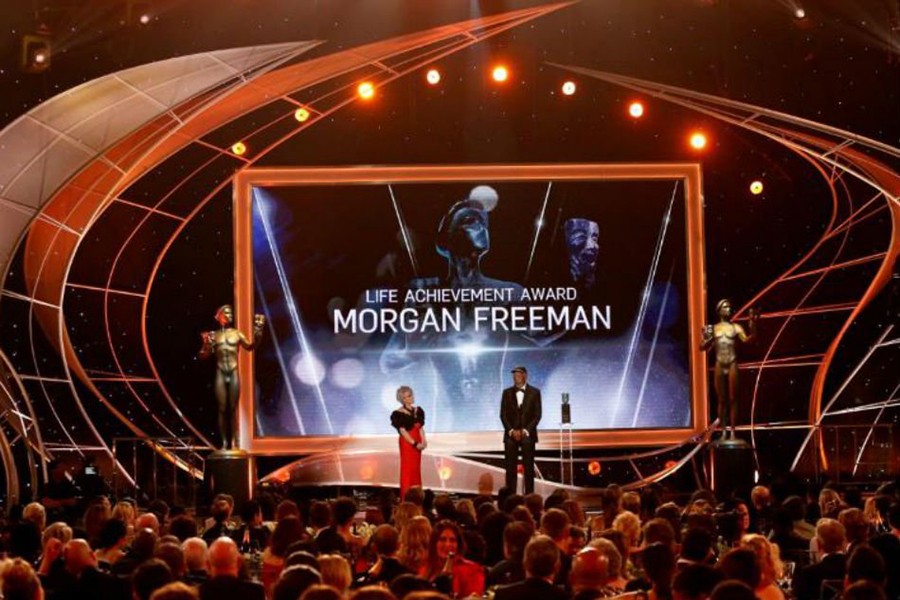 24th Screen Actors Guild Awards – Show – Los Angeles, California, US, 21/01/2018 – Actor Morgan Freeman accepts the Life Achievement Award from actress Rita Moreno. Reuters/File photo