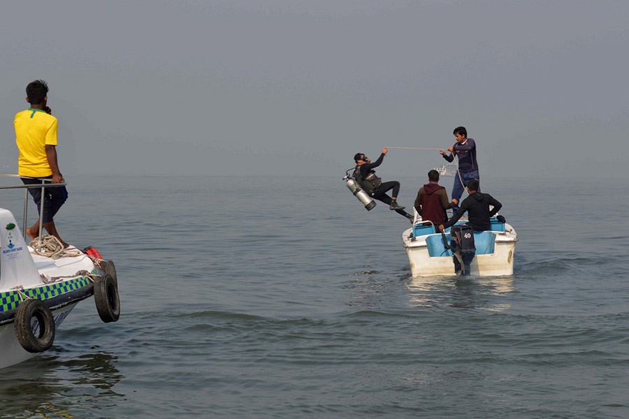 Trawler capsize in Munshiganj: Rescue operation continues