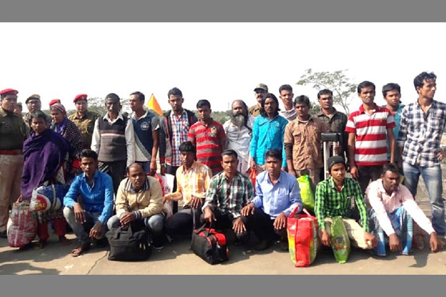 21 Bangladeshis return home after serving jail in India