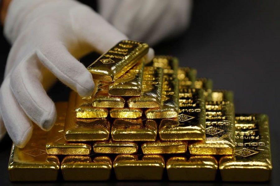 US Fed rate pause keeps gold near eight-month highs