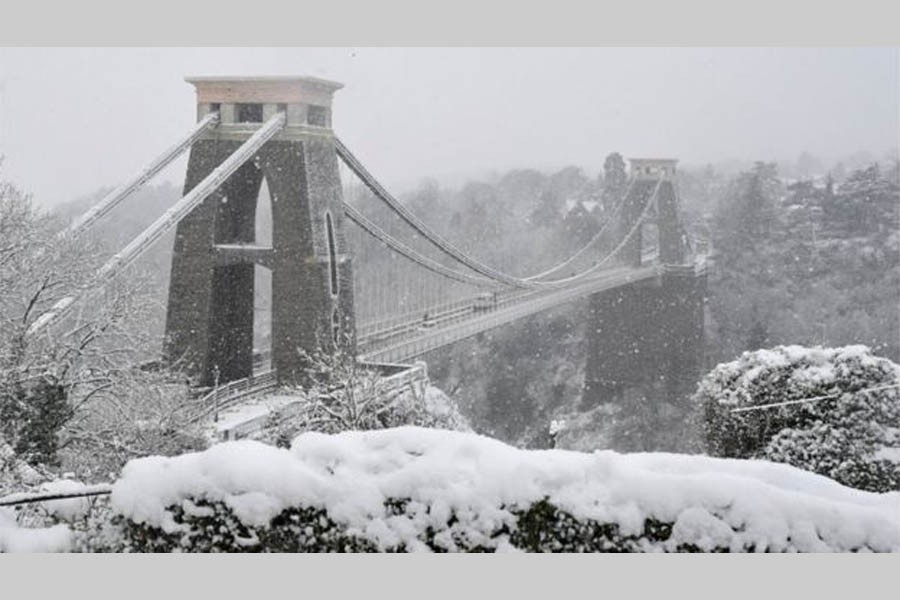 Hundreds of schools get shut in UK due to weather