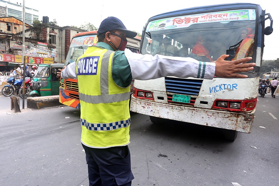 DMP fines traffic offenders Tk 2.7m