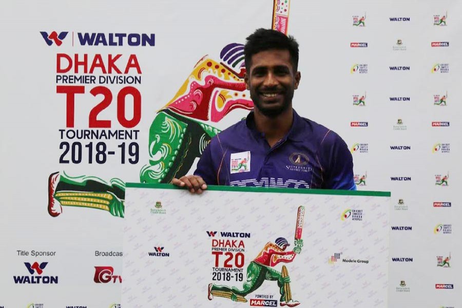 Shinepukur Cricket Club's all-rounder Shuvagata Hom posing after being  the man of the match of DPDCL T20 against Legends of Rupganj at Fatullah's Khan Shaheb Osman Ali Stadium	— UNB