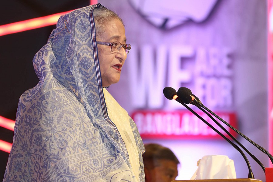 PM seeks investment by expats in economic zones