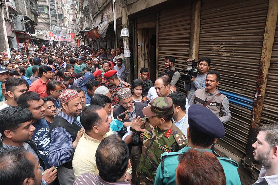 Drive to evict chemicals warehouses in old Dhaka continues