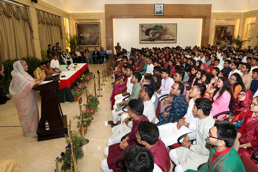 Maintain peaceful atmosphere on campus, PM asks DUCSU leaders