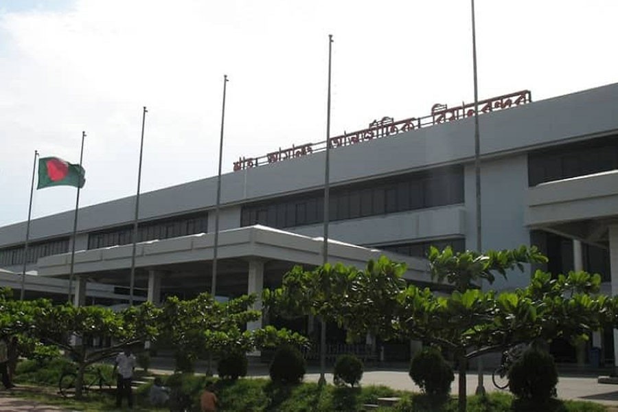 Customs officials detain man with 15kg hemp at Ctg airport