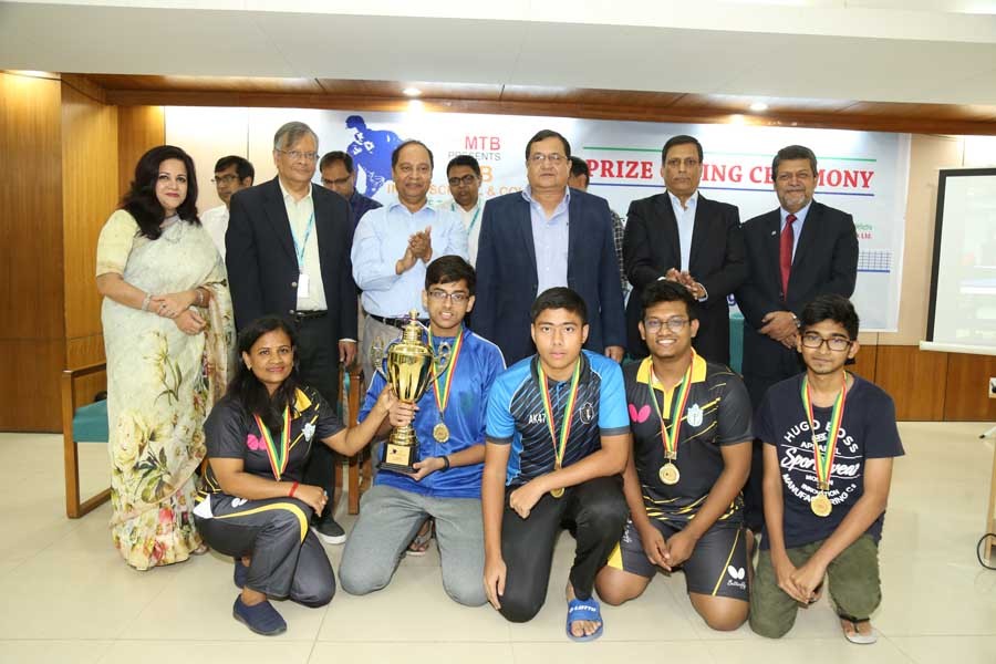 The guests at the IUB Inter School & College TT Tournament 2019 are seen along with the champion in college category