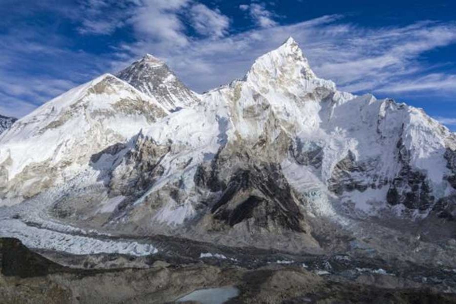 Melting ice on Mount Everest exposes dead bodies