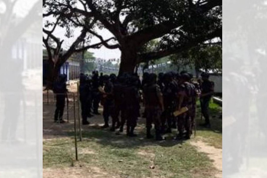 Policeman among two shot in attack at Chattogram polling station