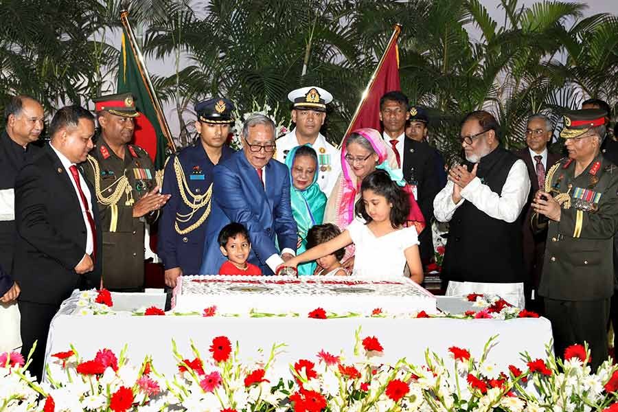 President hosts Independence Day reception