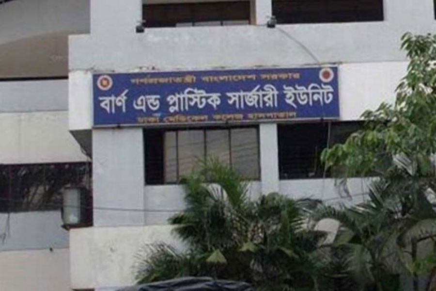 Laxmipur woman set afire ‘by husband’ dies at DMCH