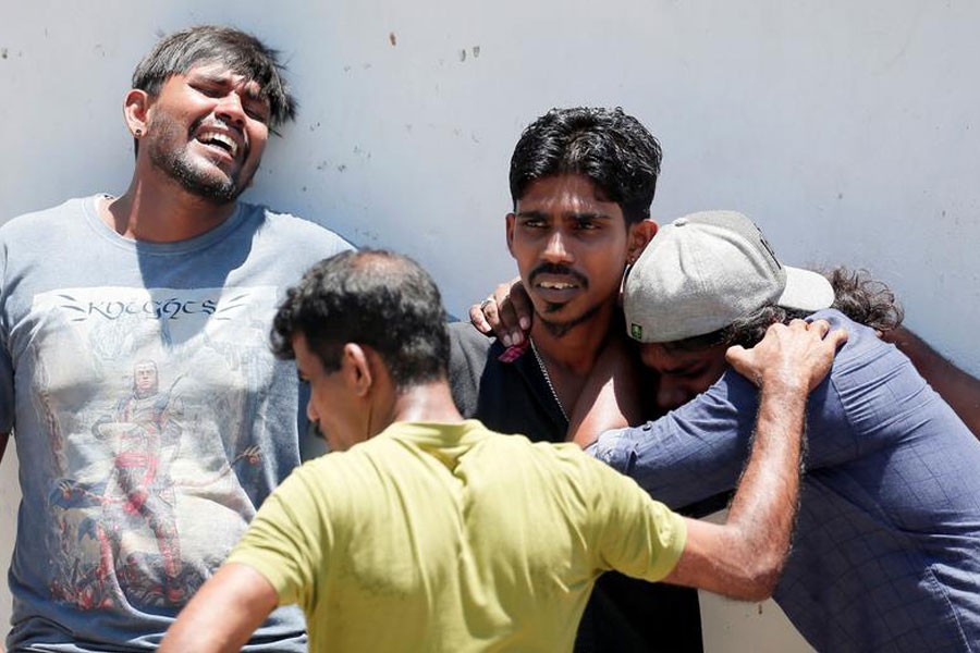 Relatives of a victim of the explosion at St. Anthony's Shrine, Kochchikade church react at the police mortuary in Colombo, Sri Lanka April 21, 2019 - Reuters