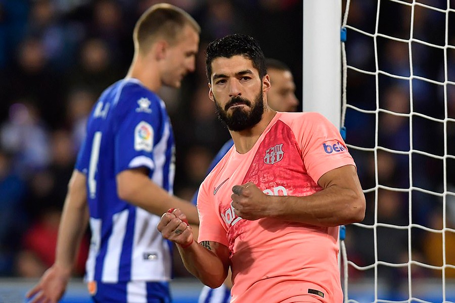 Suarez celebrates after scoring from the penalty spot at Mendizorroza — AP photo