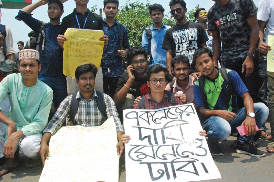 Students of DU affiliated colleges continue protests