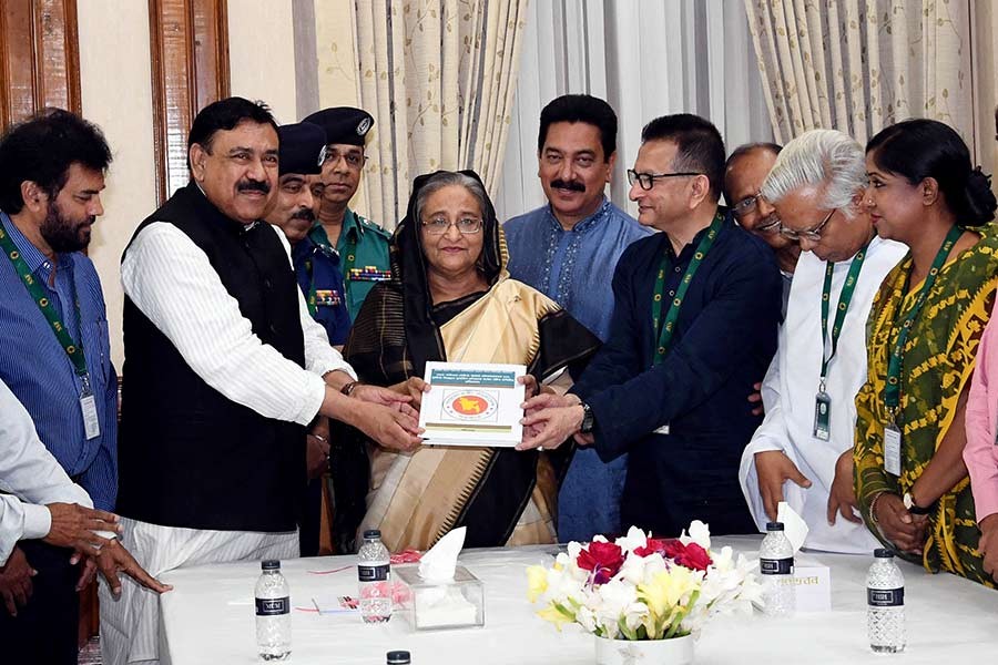 Road safety committee submits report to PM