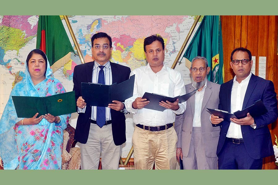 BNP's all MPs-elect, except Fakhrul, take oath