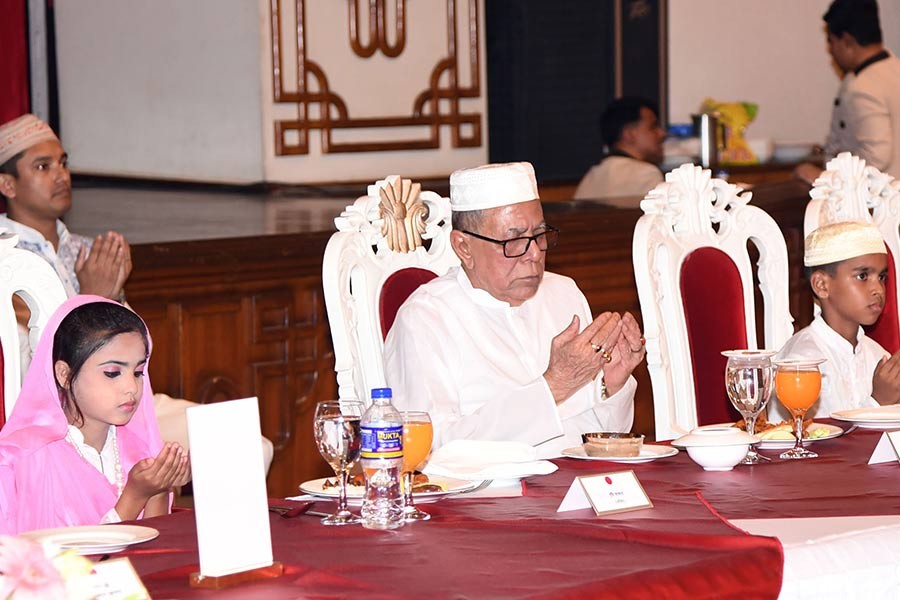 President hosts iftar for Islamic scholars, freedom fighters