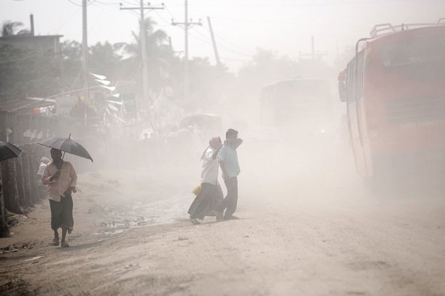 Giving children face masks to beat air pollution