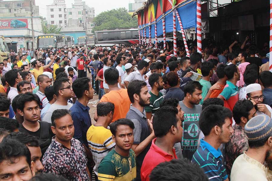 Advance sale of bus tickets begins in Dhaka amid chaos