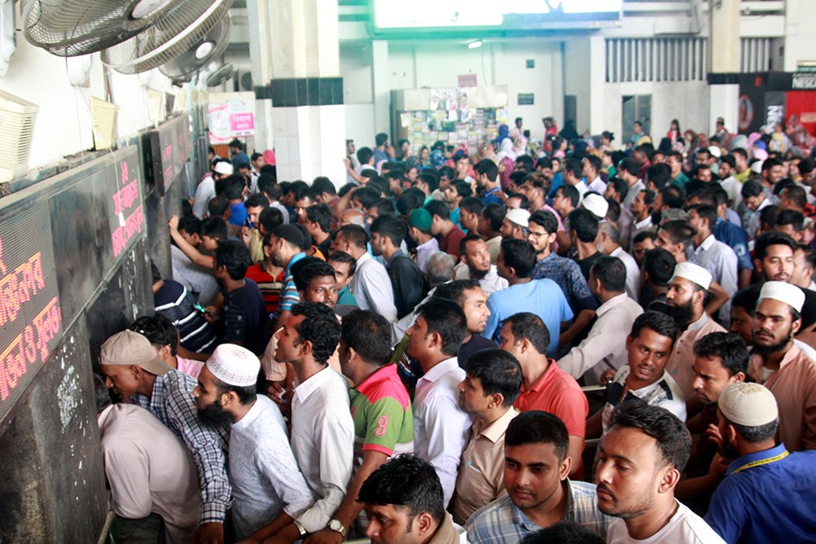 Advance train ticket sale begins