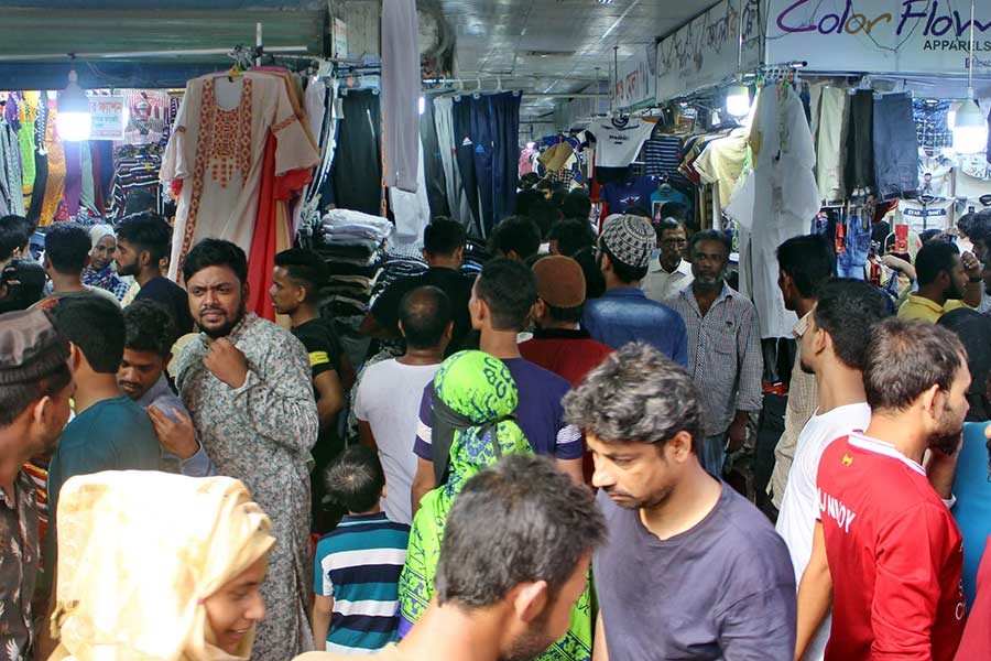 Shopping malls, markets witness huge rush ahead of Eid