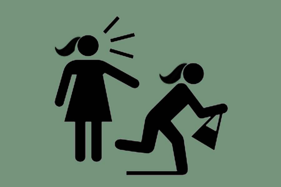 Police arrest female ‘snatcher’ in Cumilla