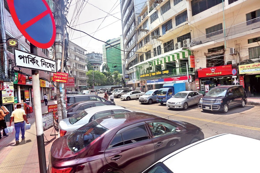 Illegal on-street parking adds to commuters’ sufferings