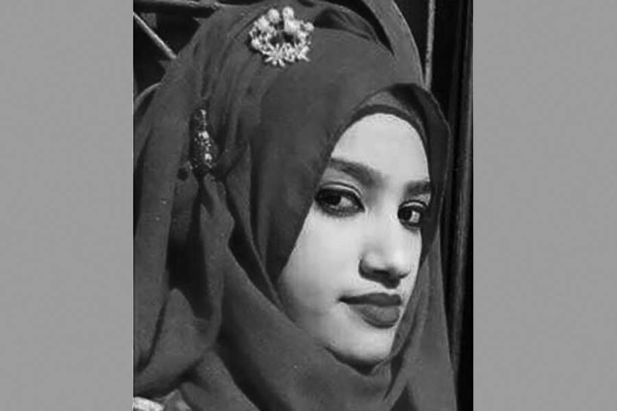 Feni SP sends Eid gifts for Nusrat’s family