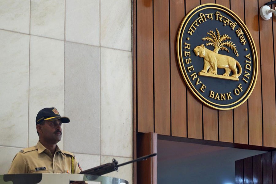 A policeman stands guard at the entrance of the Reserve Bank of India (RBI) headquarters in Mumbai, India, April 4, 2019. Reuters/Files