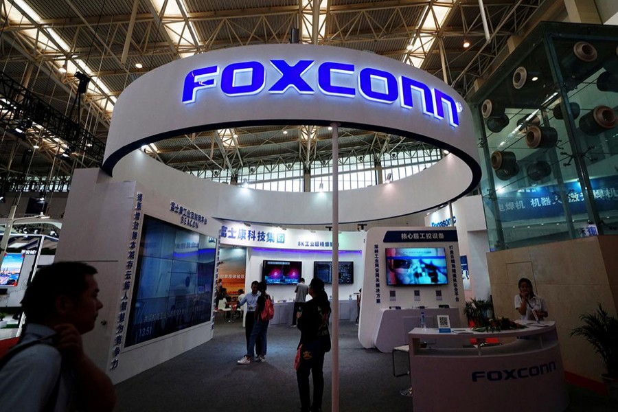 Foxconn plans management overhaul