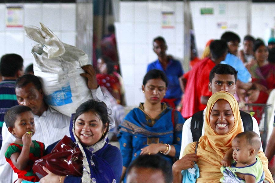 People returning to Dhaka after Eid holidays