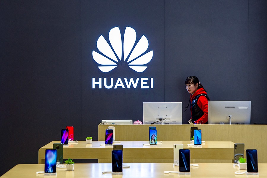 Huawei’s ‘Hongmeng’ operating system is currently undergoing trials and could be ready by this year. In this Reuters photo dated May 8, 2019, a staff member is seen inside a Huawei retail store in Shanghai, China