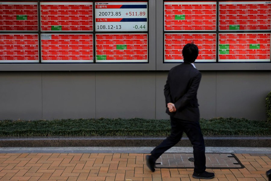 SE Asian stocks climb as trade worries ease