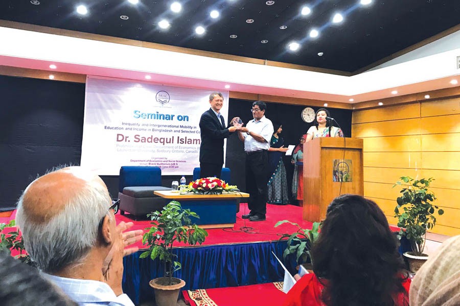 BRAC University Vice Chancellor Professor Vincent Chang handing over a crest to Dr Sadequl Islam, professor and chair, Department of Economics, Laurentian University in Ontario, Canada