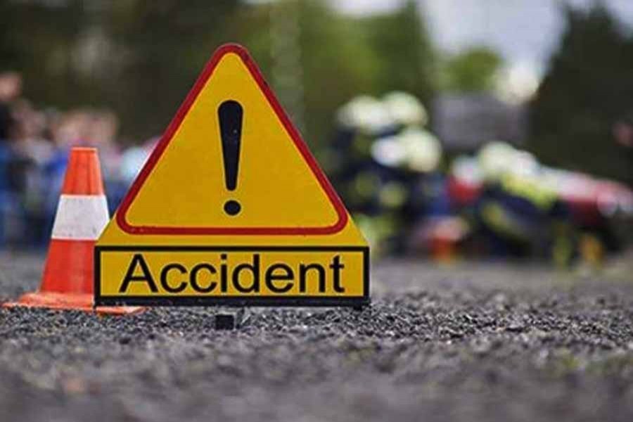 Road crashes kill four in two districts