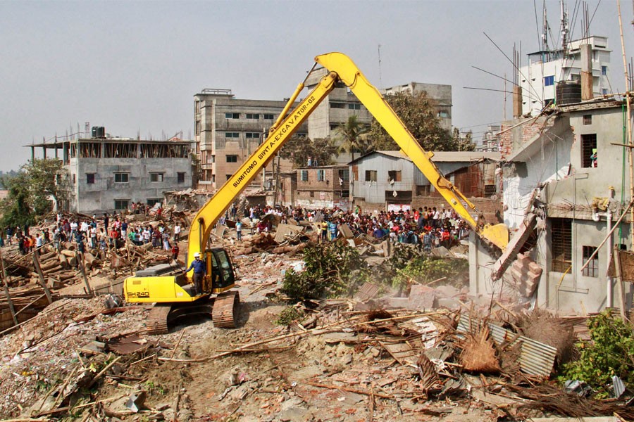 Eviction team along Buriganga faces obstruction